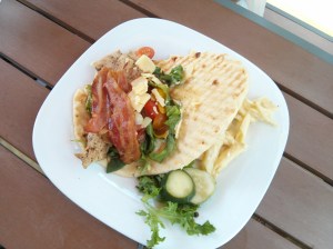 smoked turkey naan-wich and mac'n'cheese.